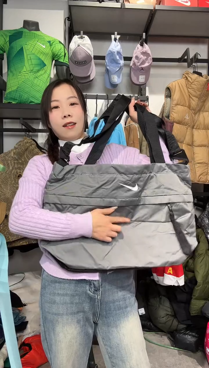 1379闪购编码Nike/Jordan运动卫衣裤以直播间过款为准尺码. 书包