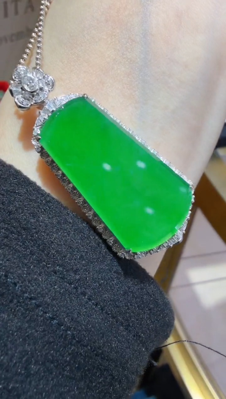 吊坠(不含链)18K金镶嵌翡翠多样性团购发一件