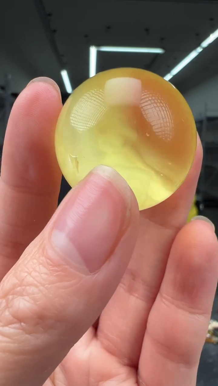 裸石琥珀未镶嵌圆球