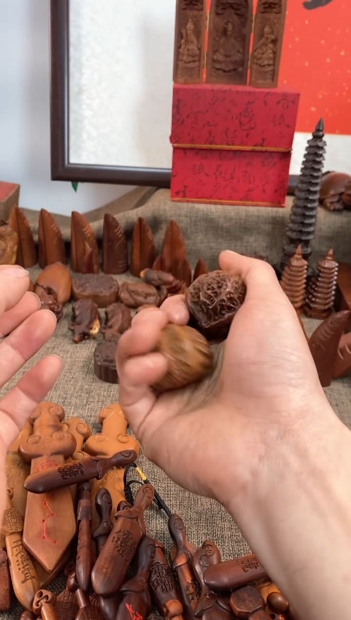 【闪购商品】木枣木9公分山花紫微小剑随机发货