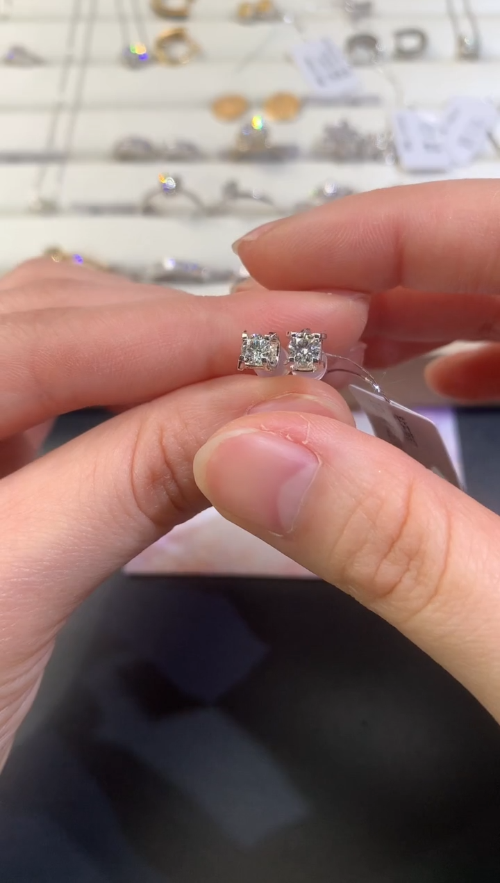 【闪购商品】钻石耳饰18K金镶嵌D135|2980