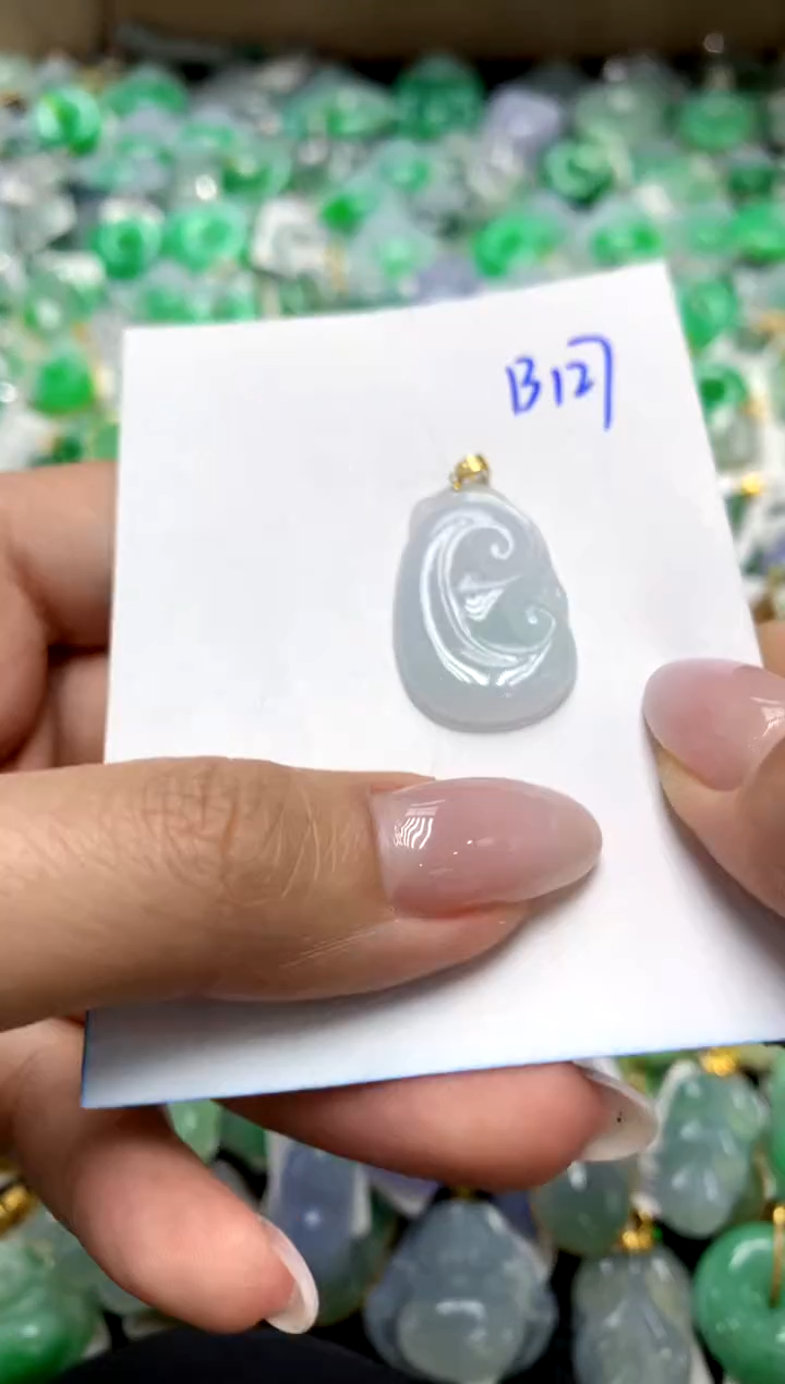 翡翠18K金镶嵌颈饰1111111111111111