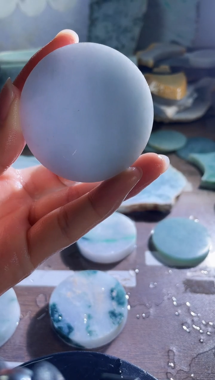 翡翠挂件未镶嵌美容73