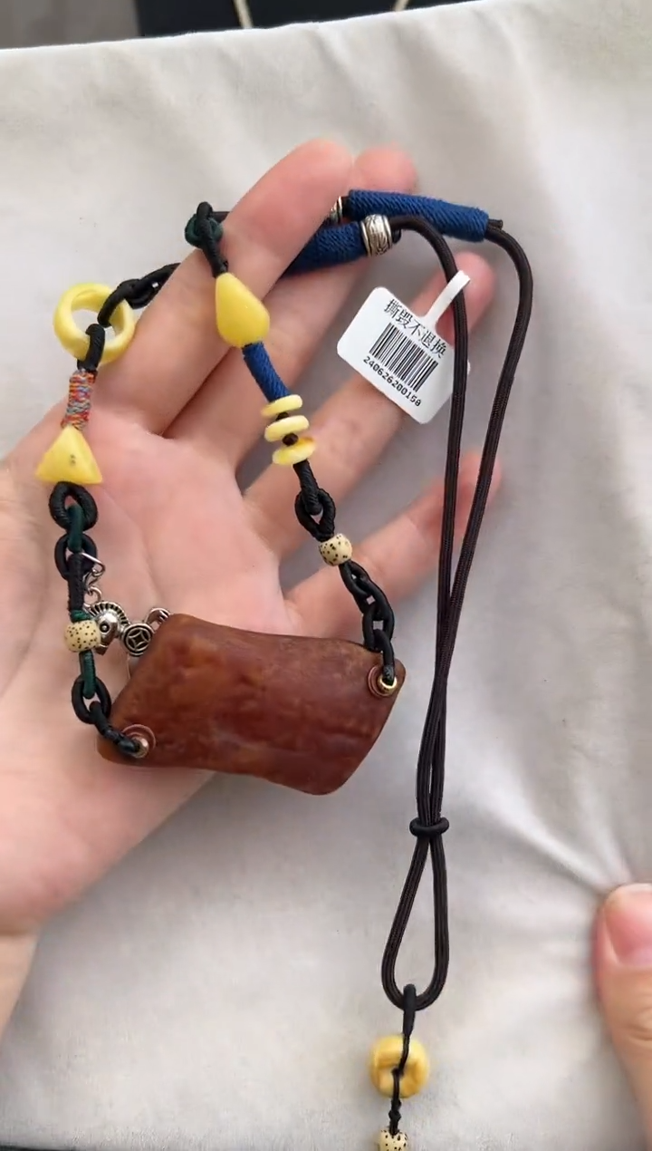 【闪购商品】琥珀裸石未镶嵌10116224-吊坠