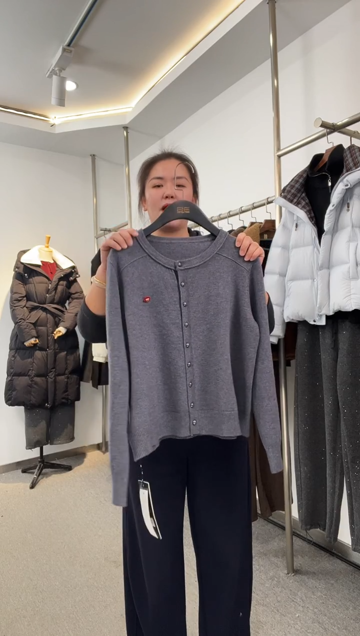 兆**咪25808灰色长袖羊毛衫