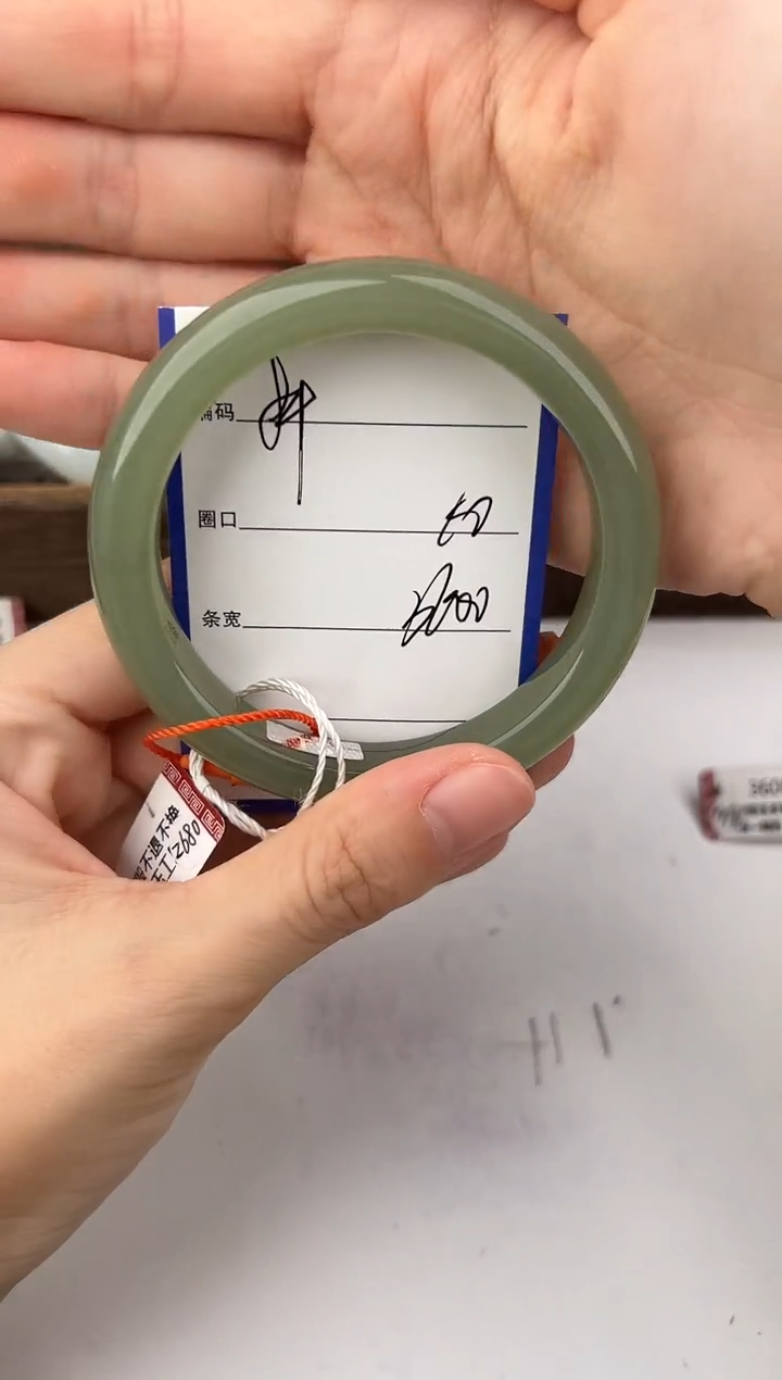 未镶嵌手镯和田玉84颜色微差无瑕疵