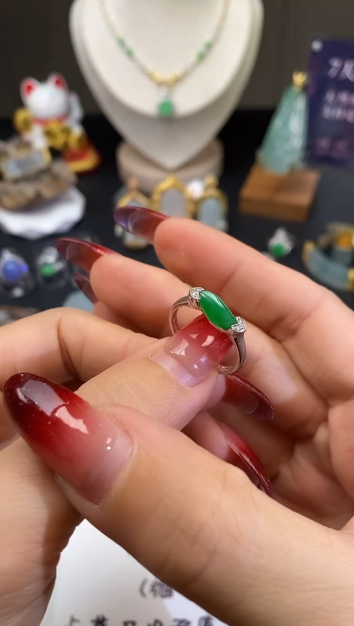 【闪购商品】翡翠吊坠(不含链)18K金镶嵌戒指