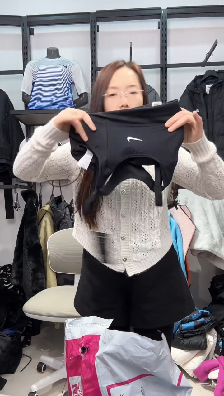 2132     编码  瑕疵直播间过款为准 尺码  ·  XS2件 无售后