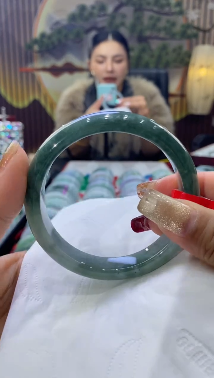 【闪购商品】翡翠手镯未镶嵌多人08325