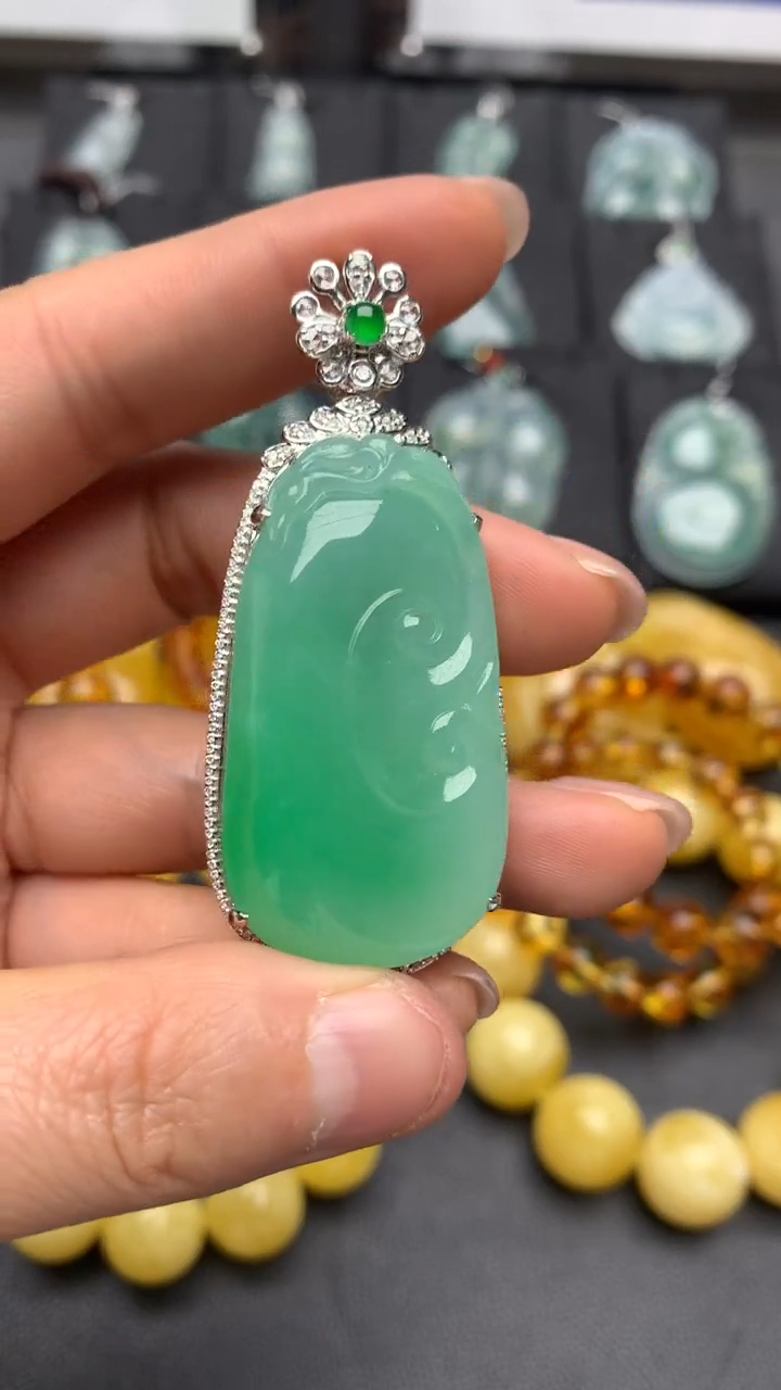 【闪购商品】翡翠颈饰18K金镶嵌大如意