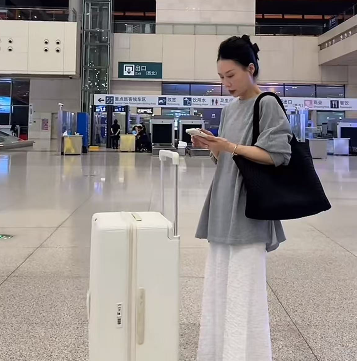 【那尚女装】早秋新款简约慵懒高级纯色长袖T
