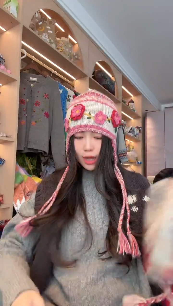 羊毛粉色勾花护耳帽