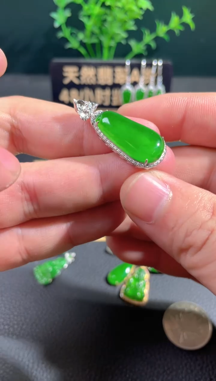 【闪购商品】翡翠颈饰18K金镶嵌翡翠