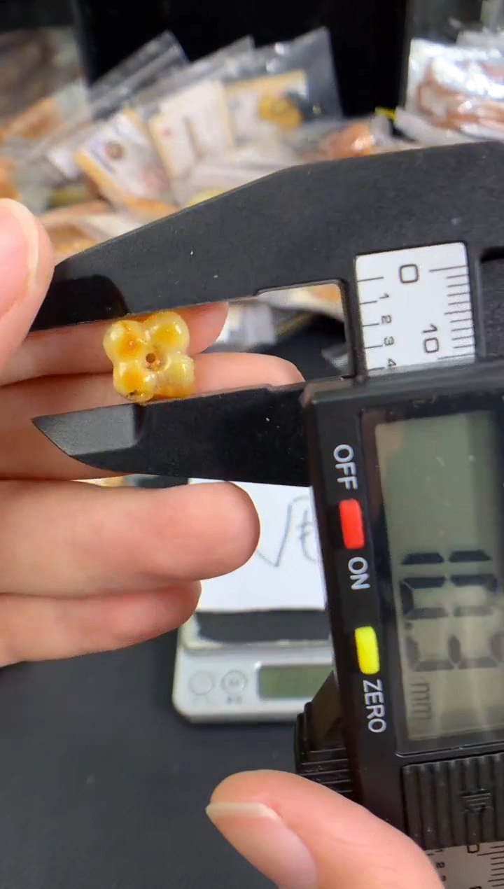 蜜蜡未镶嵌珠宝奇石1