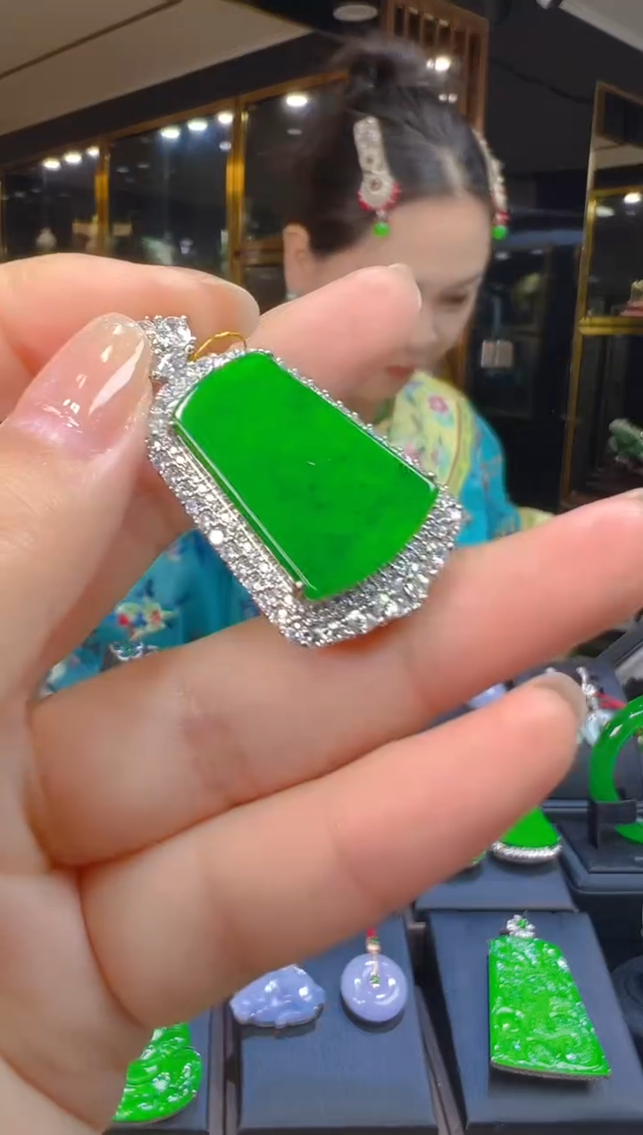 吊坠(赠链)未镶嵌翡翠020（多样性发其一）