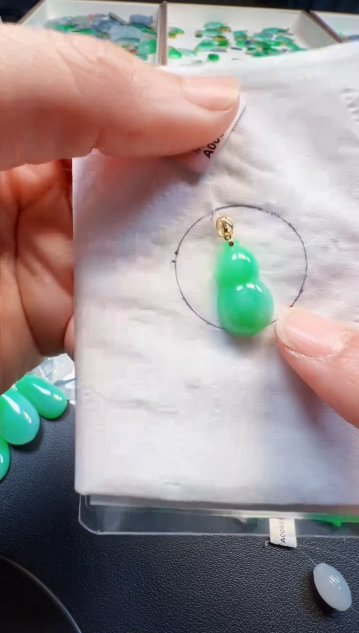 【闪购商品】翡翠吊坠(不含链)18K金镶嵌560