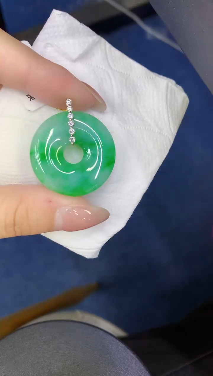 颈饰18K金镶嵌翡翠缅甸天然翡翠A货