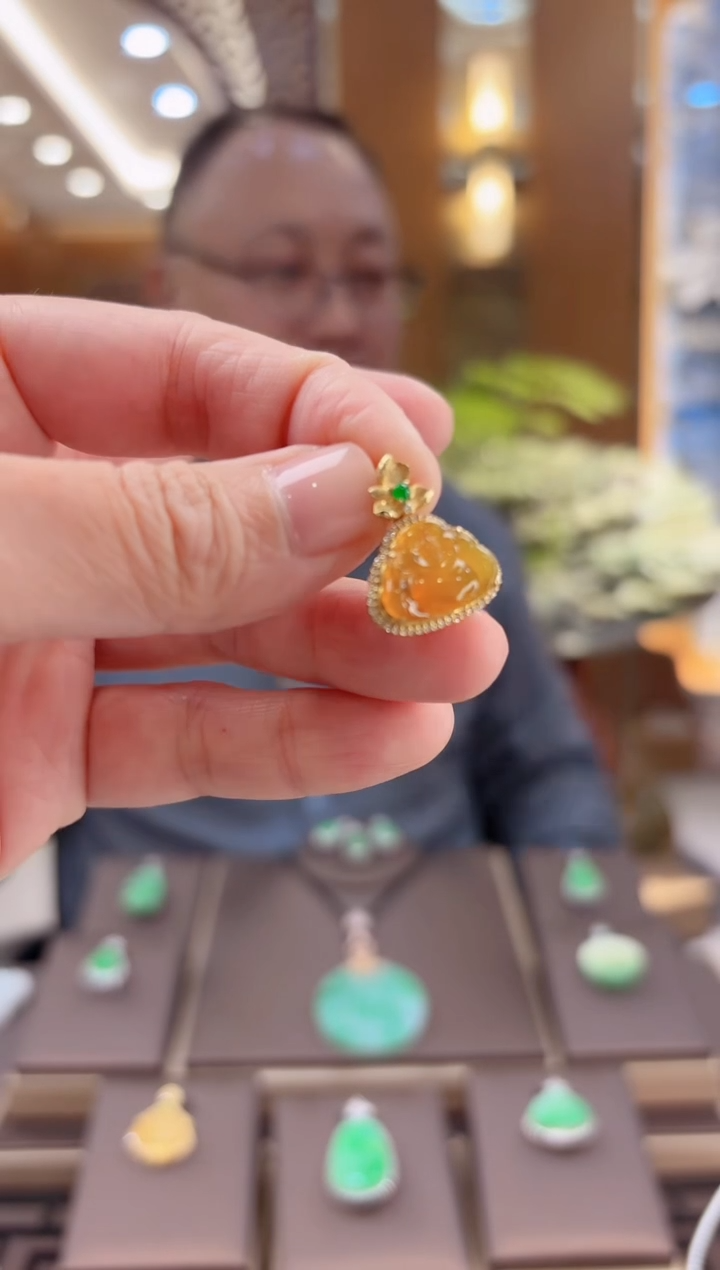 【闪购商品】翡翠吊坠(赠链)18K金镶嵌佛公吊坠