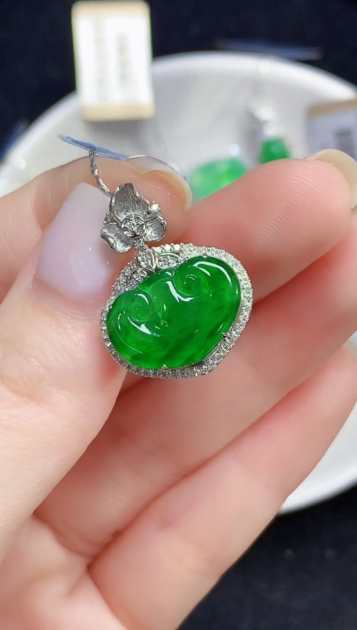 吊坠(不含链)18K金镶嵌翡翠L多样性发其一