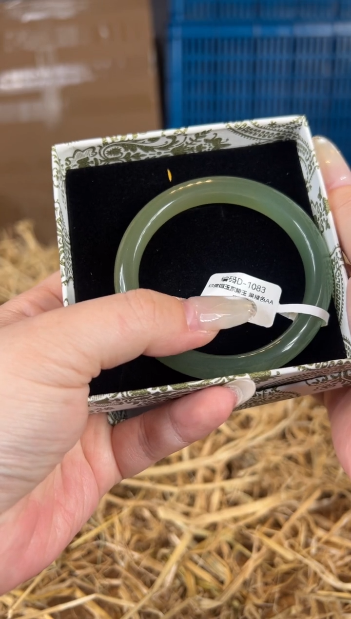 未镶嵌手镯石英质玉D1083