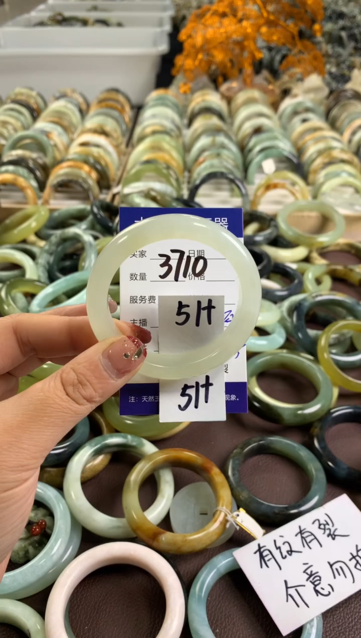 【闪购商品】蛇纹石玉手镯未镶嵌3710