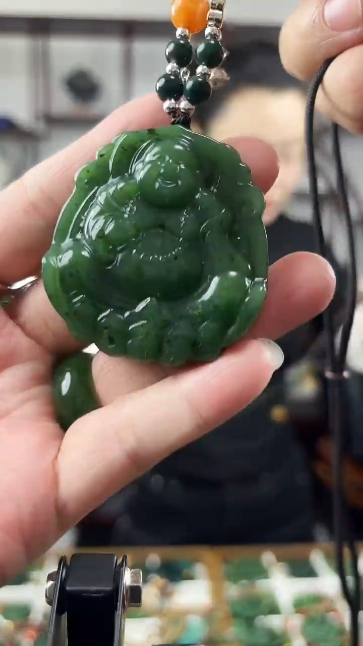 颈饰未镶嵌和田玉佛公