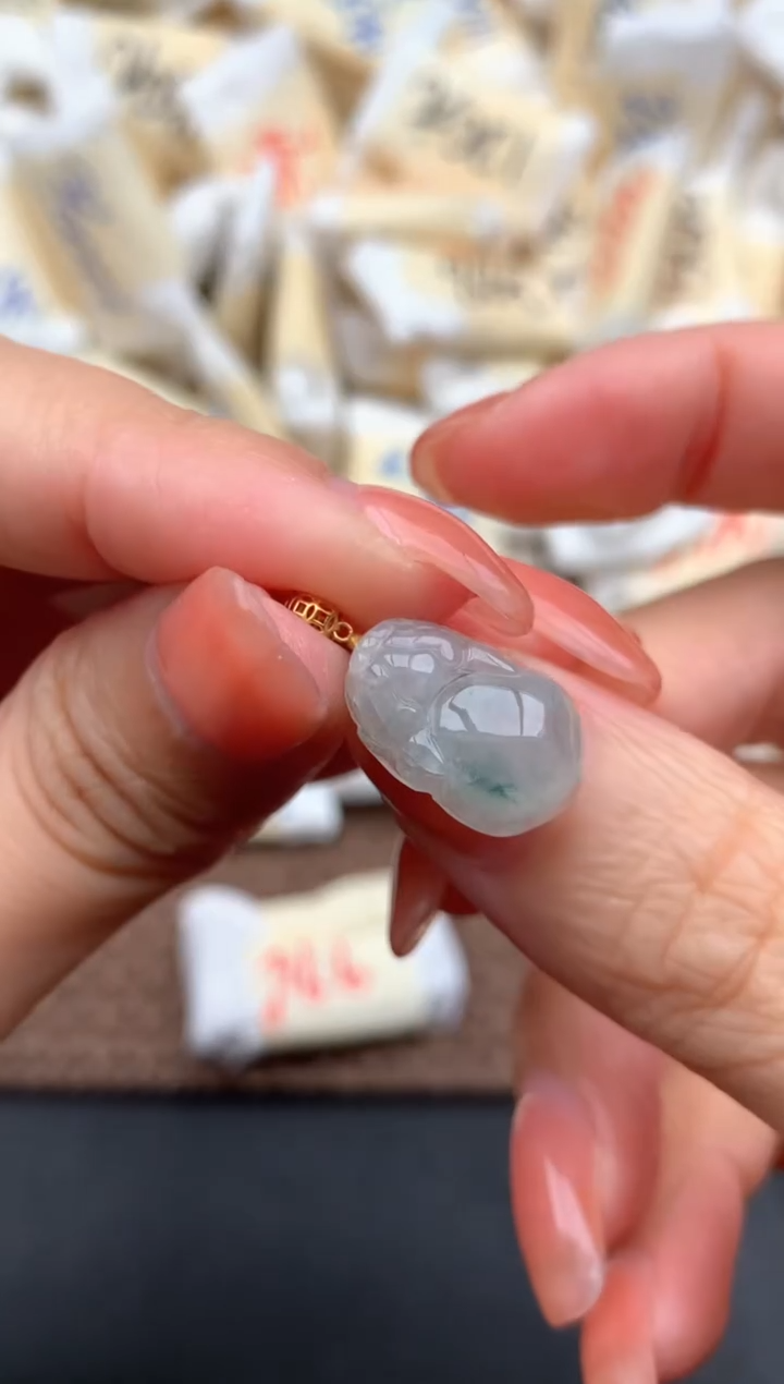 18K金镶嵌挂件翡翠1