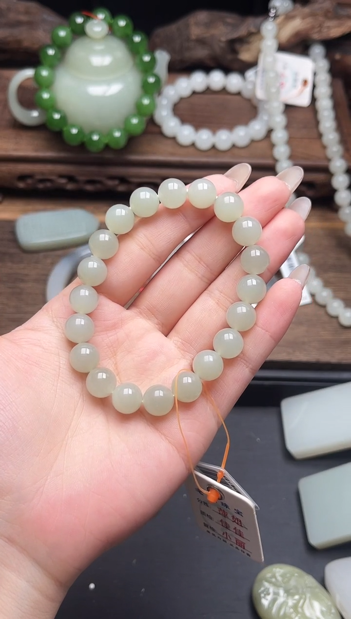 未镶嵌手串和田玉爱****a卡10且末青白 圆珠 