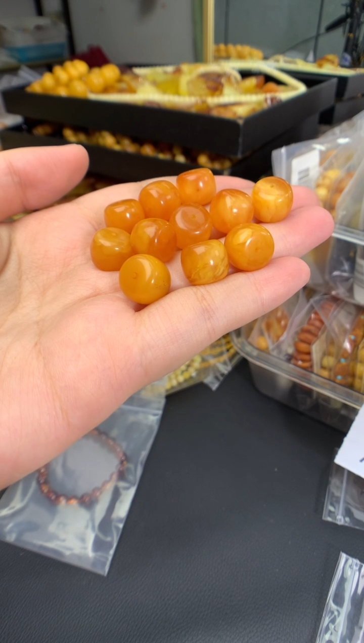 蜜蜡未镶嵌珠宝奇石多样性发一件