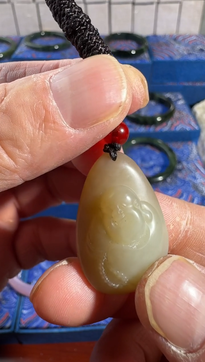 【闪购商品】和田玉吊坠(赠链)未镶嵌新疆和田玉糖料弥勒佛吊坠