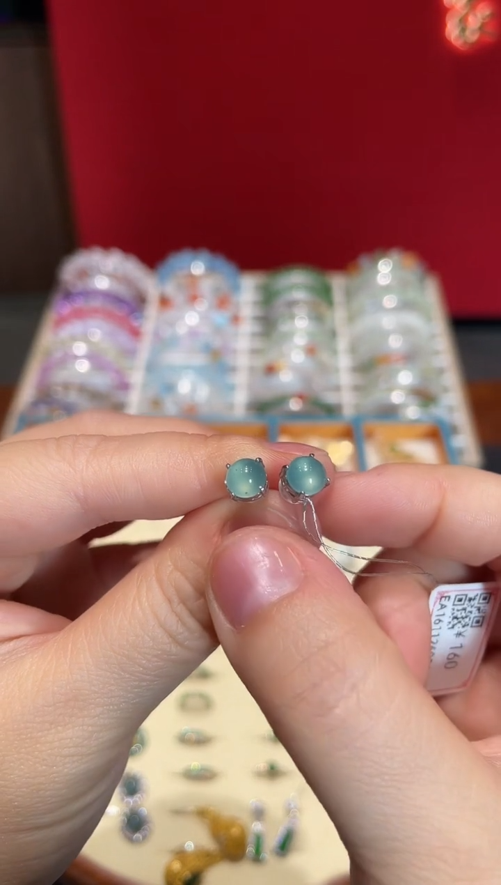 颈饰银S925镶嵌翡翠耳钉