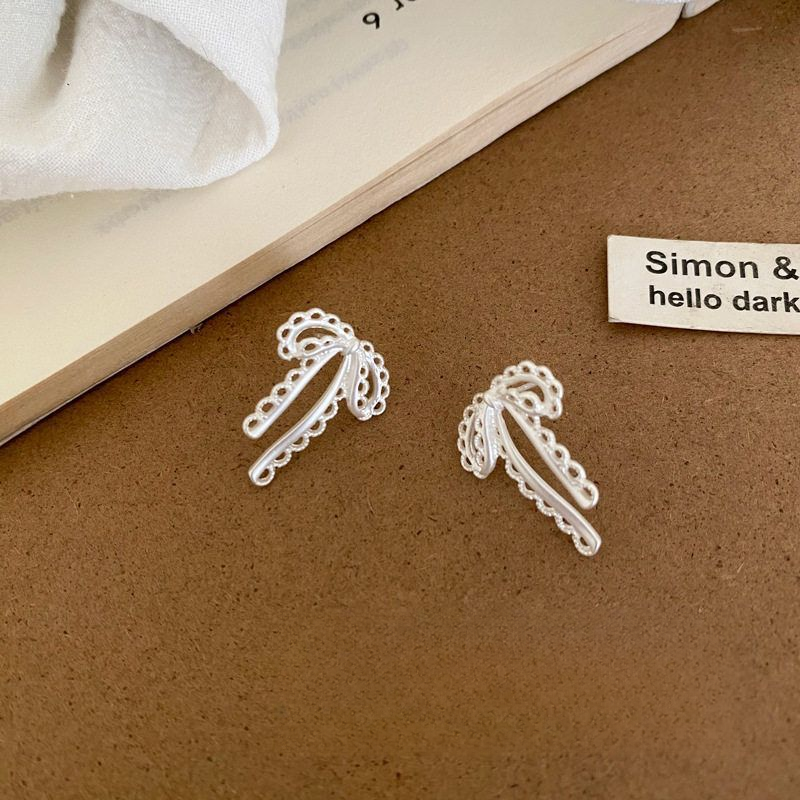 合金亚克力耳饰 轻奢小众设计感蕾丝蝴蝶结耳钉女时尚气质镂空丝