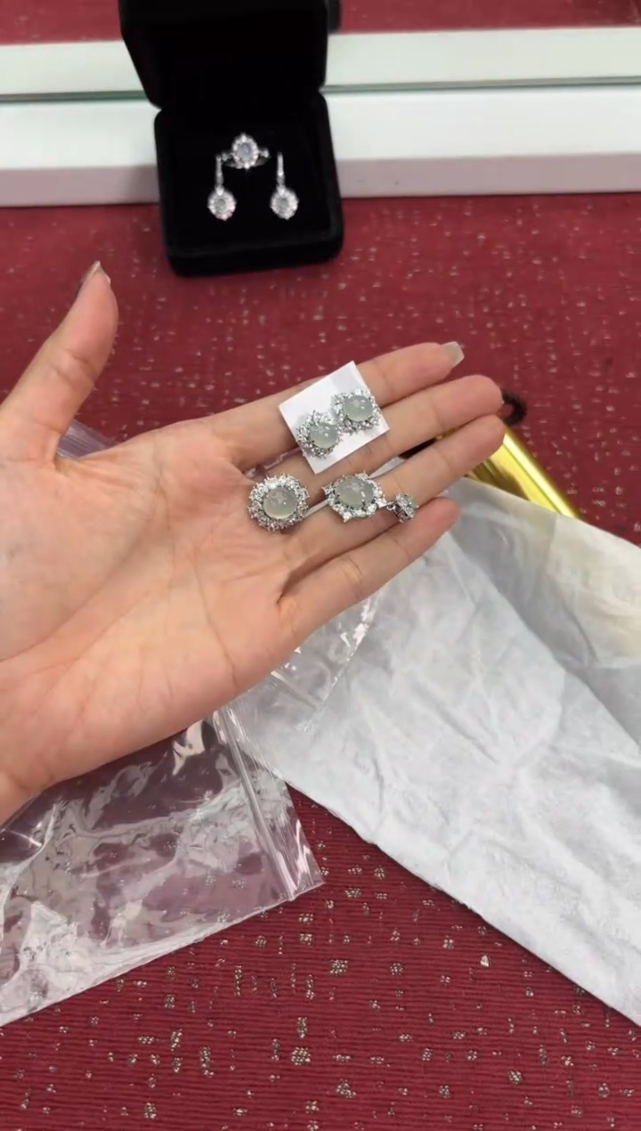 【闪购商品】翡翠戒指银S925镶嵌560580/戒指+耳饰+项链套装