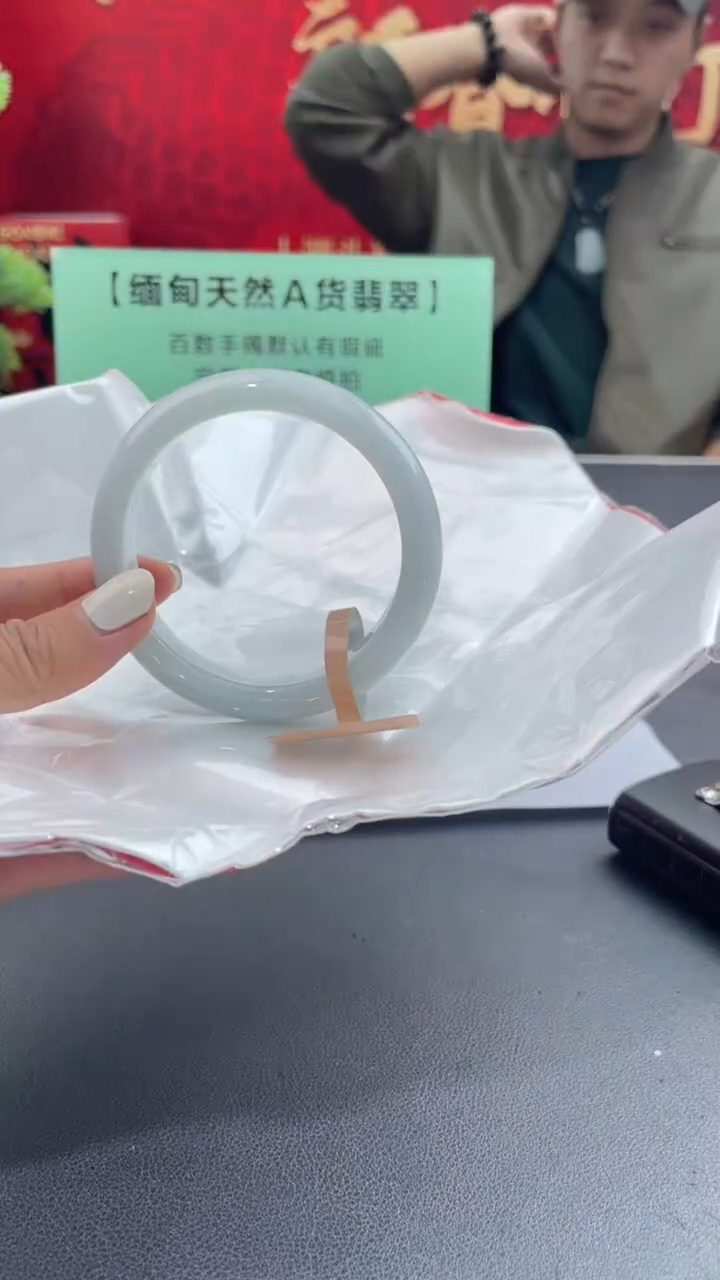 【闪购商品】翡翠手镯未镶嵌29翡翠手镯（微瑕）