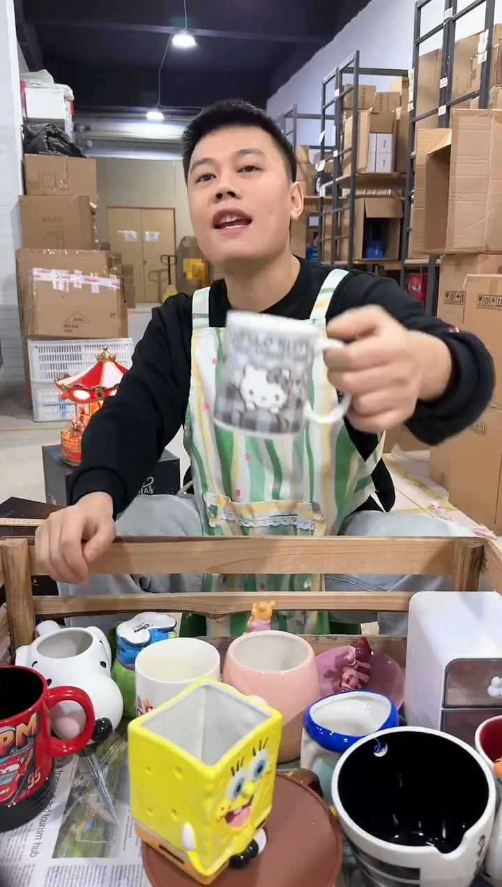 瓷片灰色kt猫马克杯