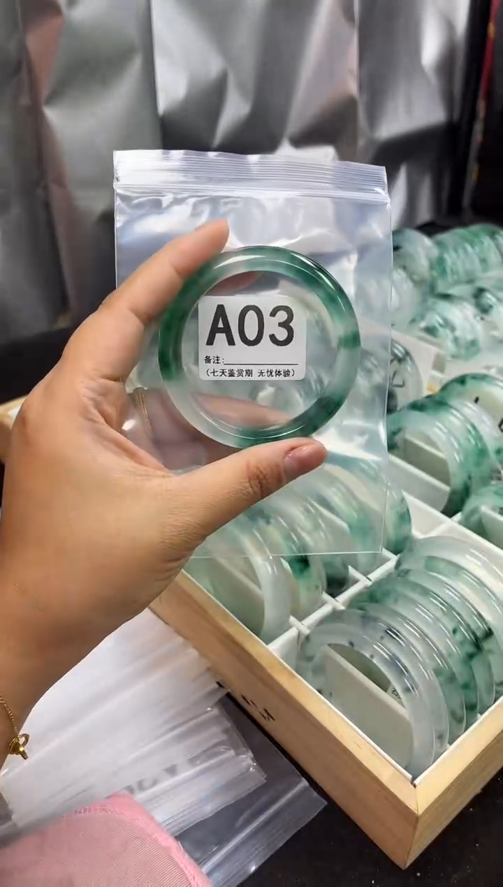 【闪购商品】石英岩玉手镯未镶嵌A03