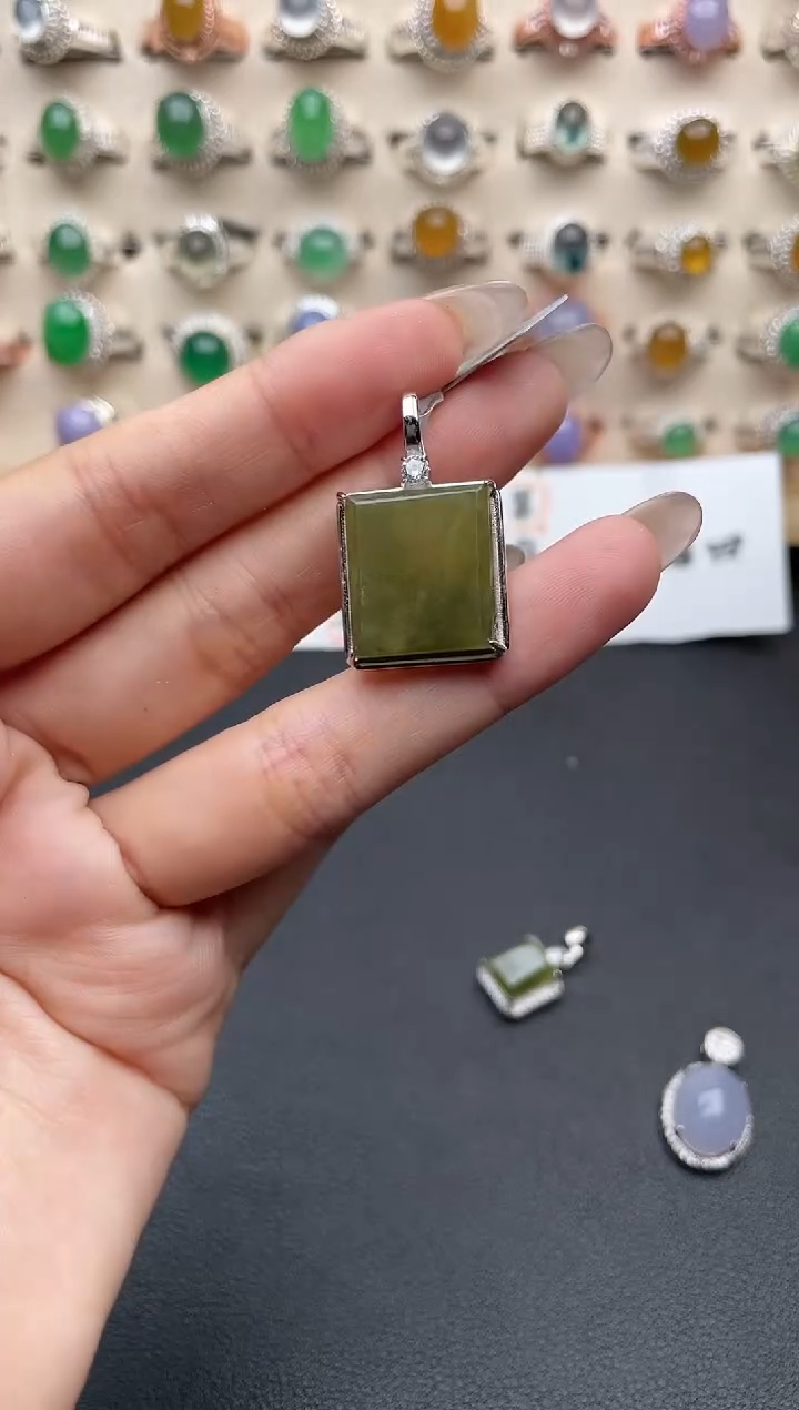 【闪购商品】翡翠吊坠(赠链)银S925镶嵌一物一证一礼盒