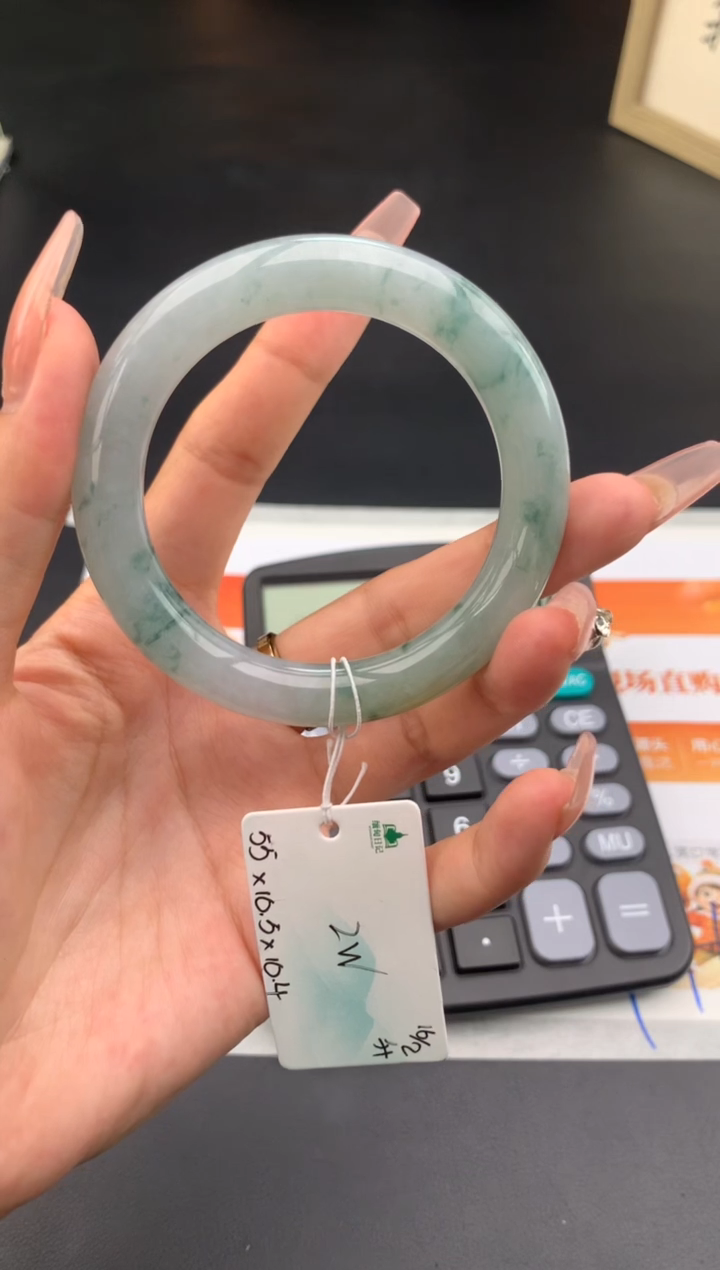 【闪购商品】翡翠手镯未镶嵌 #情人节#送礼，下单联系客服核对地址~