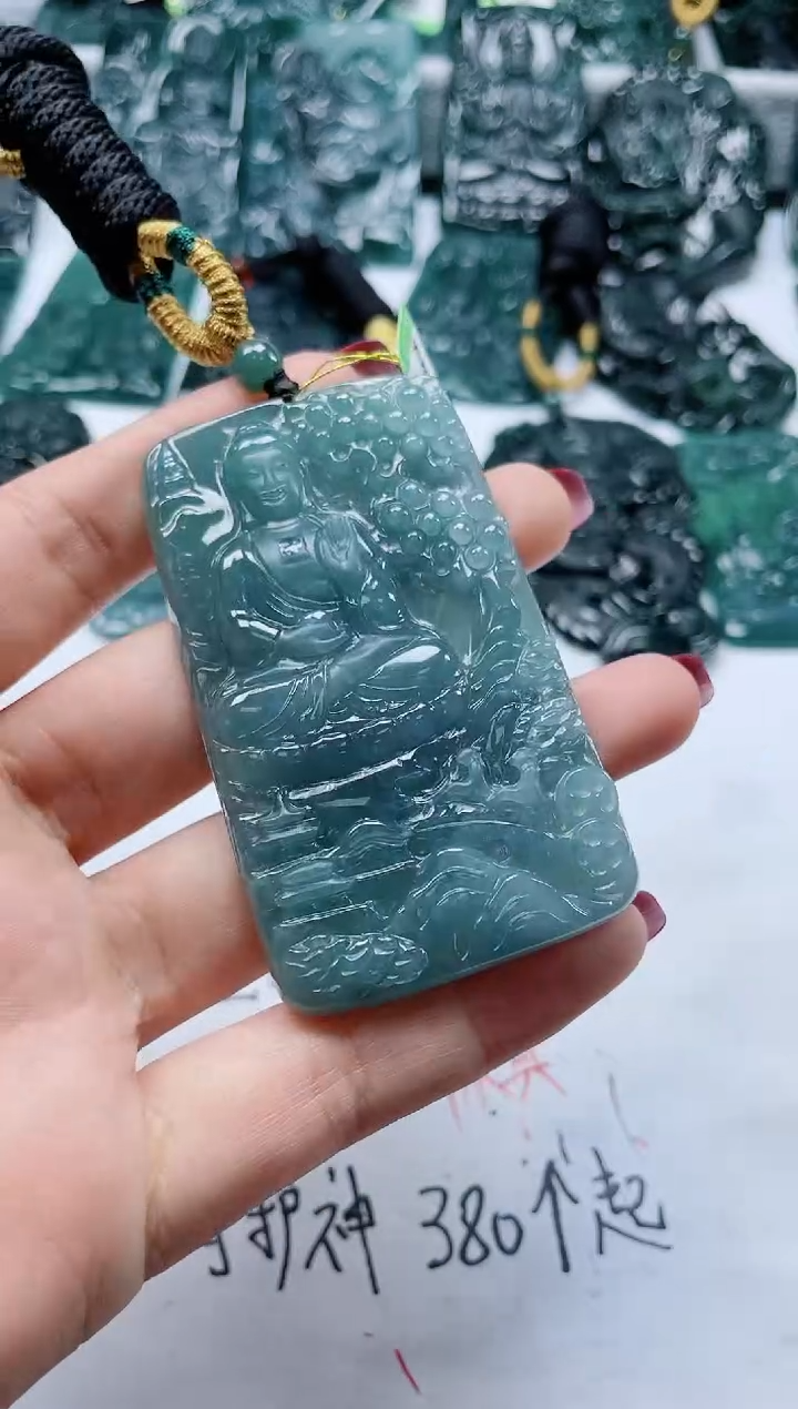 【闪购商品】翡翠颈饰未镶嵌         