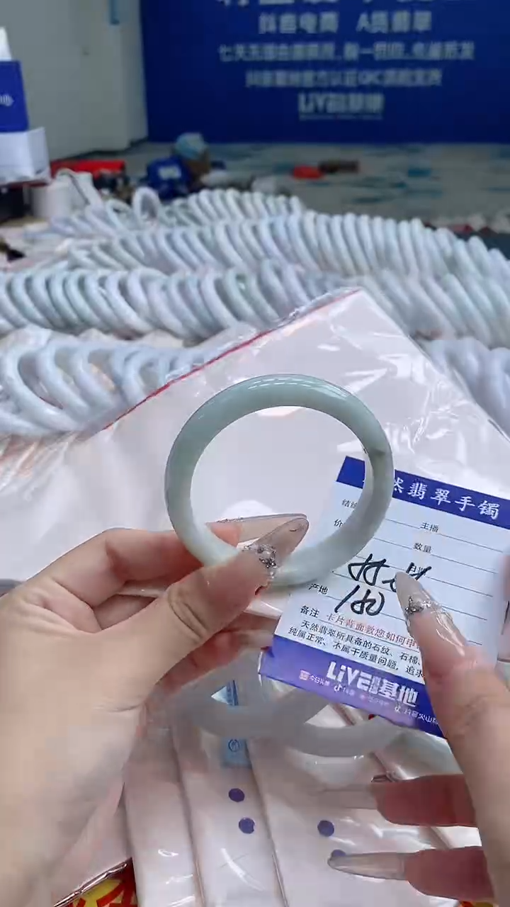 翡翠手镯未镶嵌42