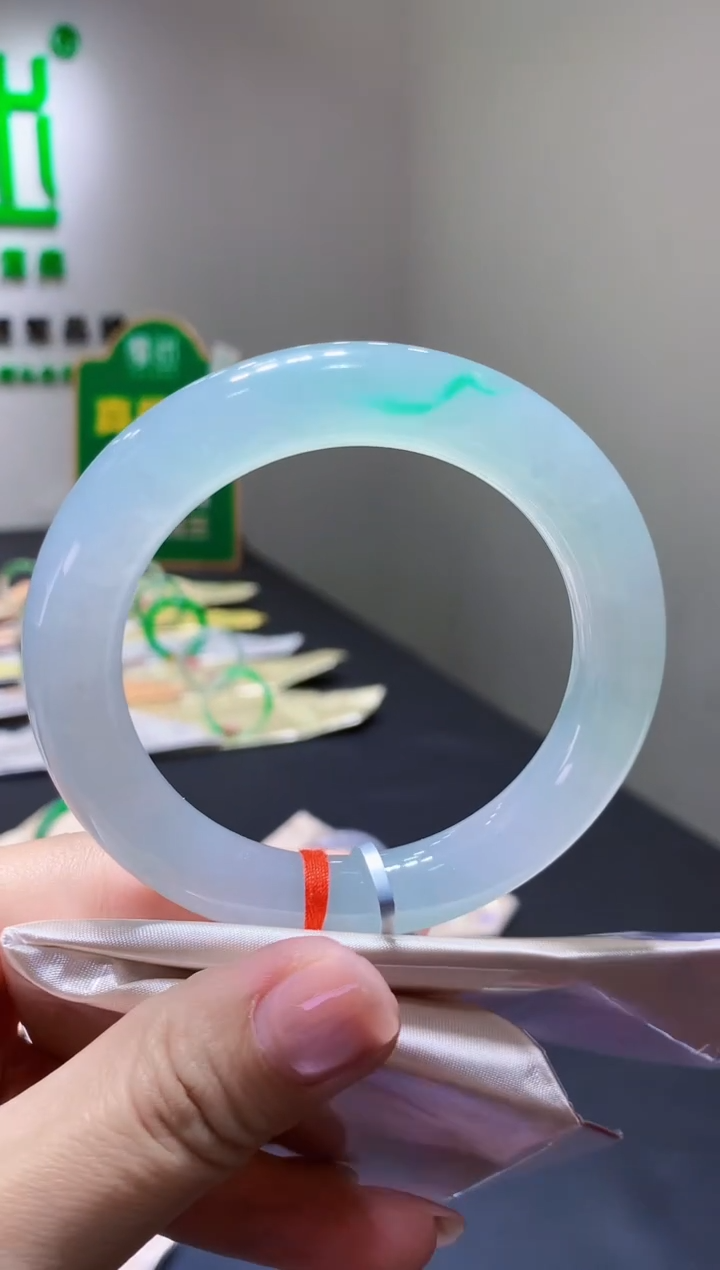 未镶嵌手镯翡翠-天然缅甸A货翡翠59圆条总价26万定金2万