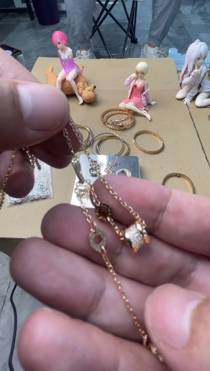 瓷片嘉荣当康大姐fu的总铺