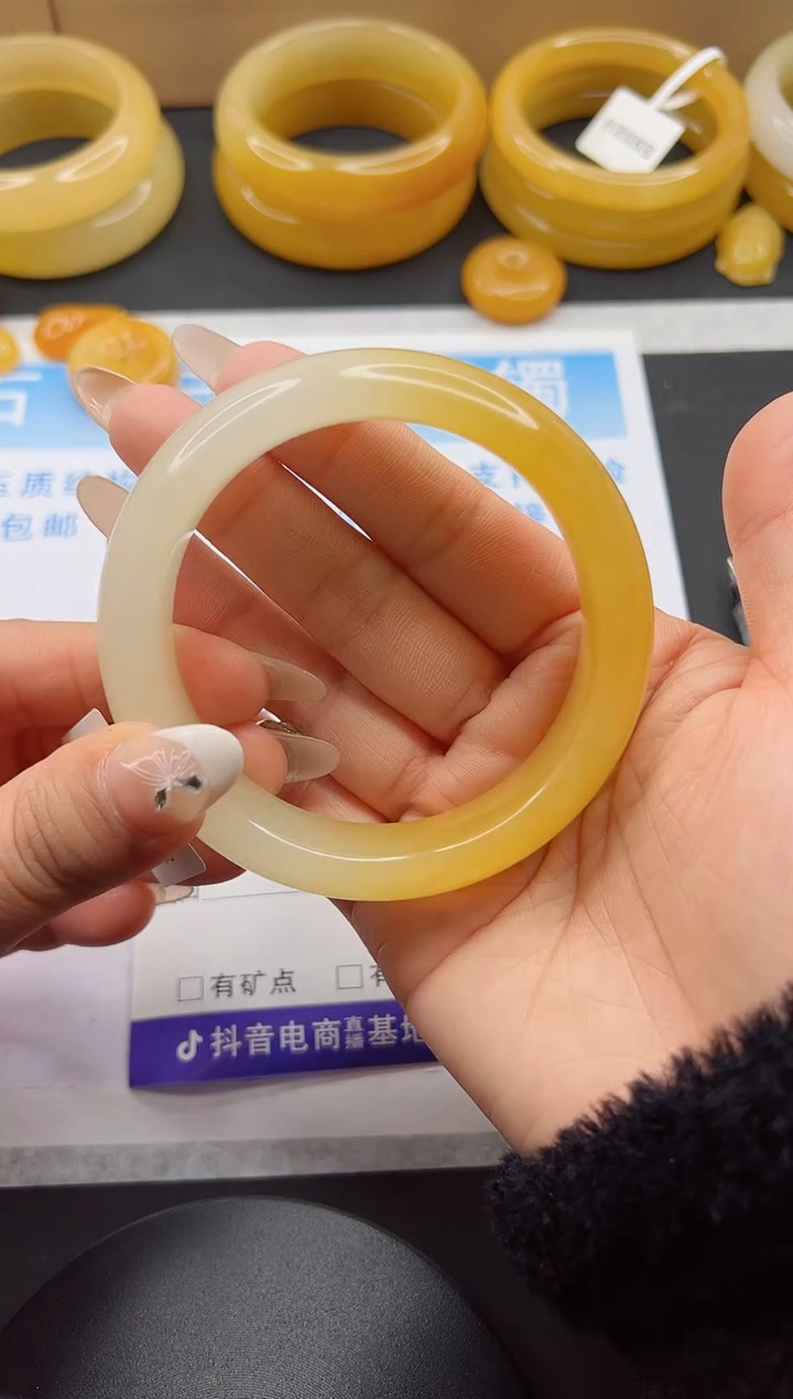 【闪购商品】石英质玉手镯未镶嵌652-63