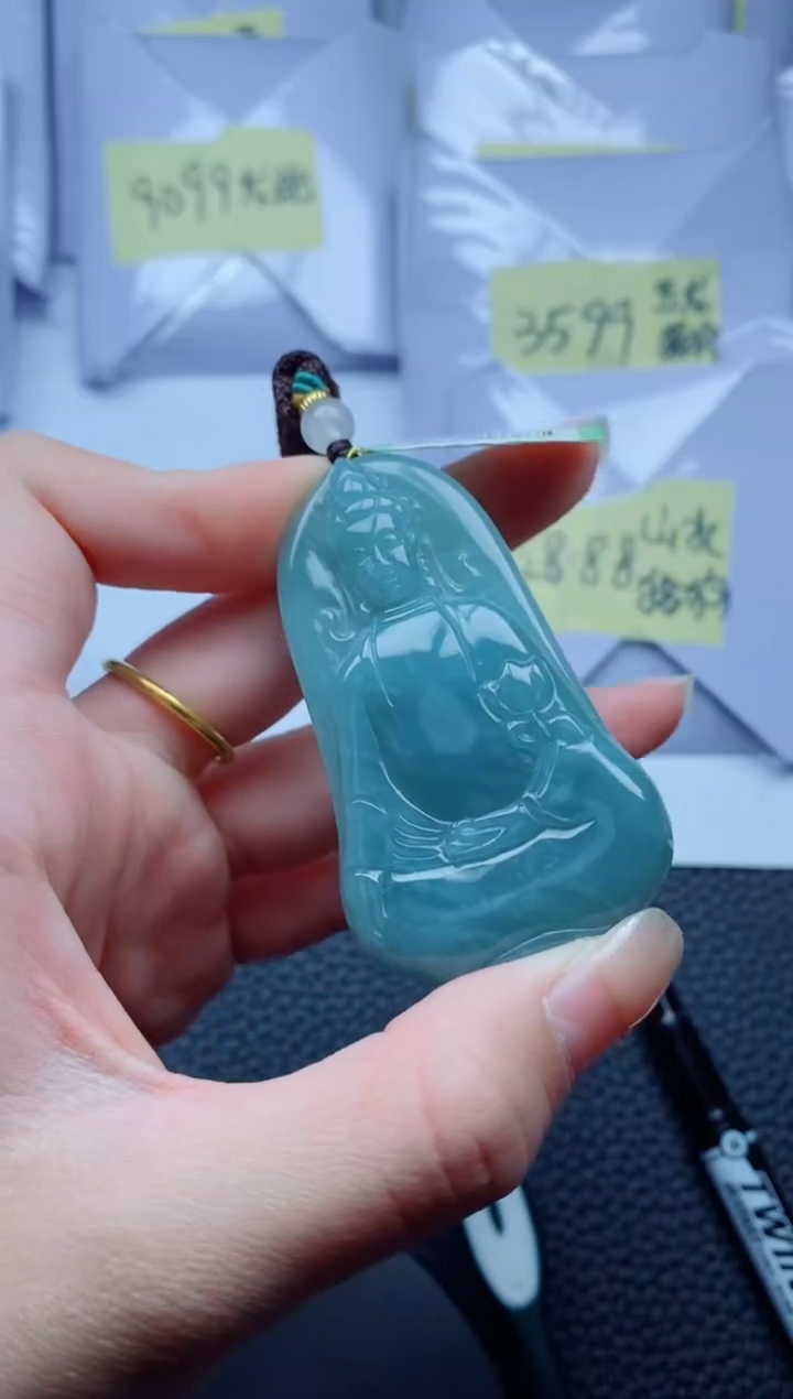 翡翠未镶嵌颈饰                   