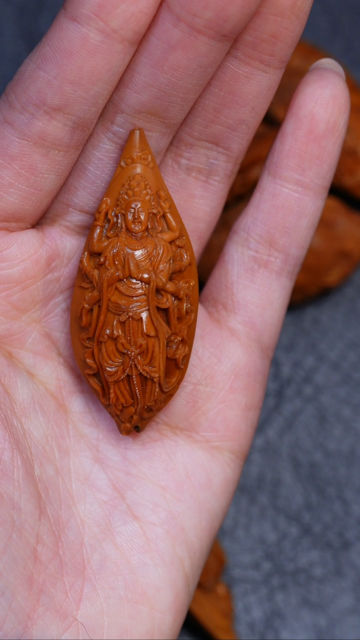 【闪购商品】橄榄核吊坠宋水官生肖鼠千手观音