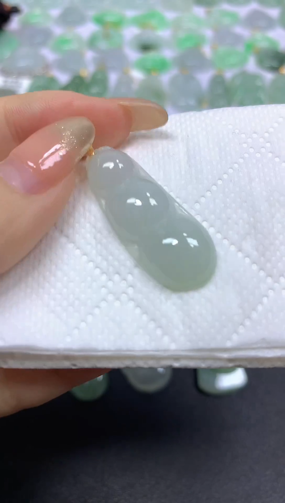 颈饰未镶嵌翡翠 