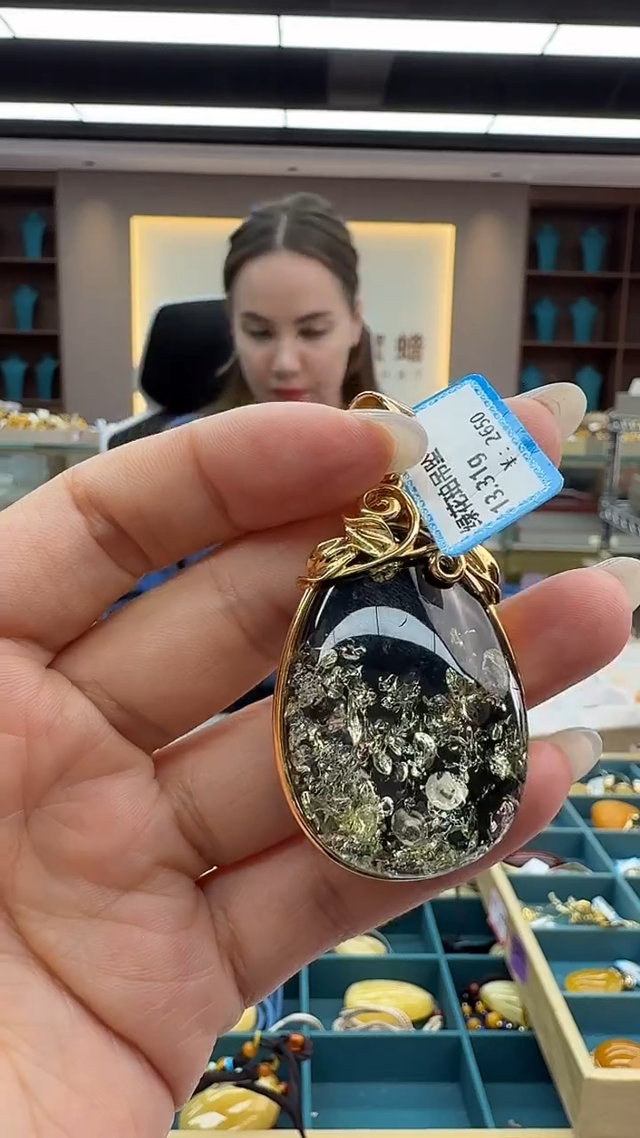 琥珀颈饰未镶嵌300秒拍号 假一罚三 