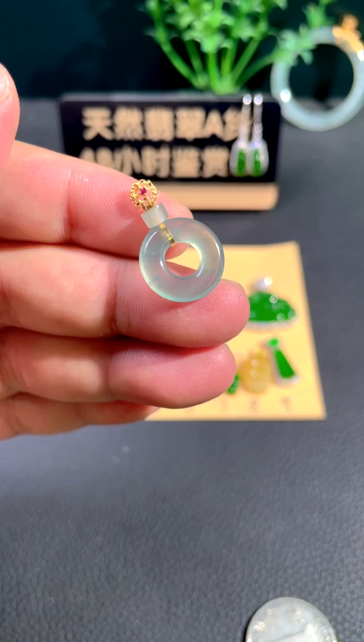 颈饰18K金镶嵌翡翠翡翠