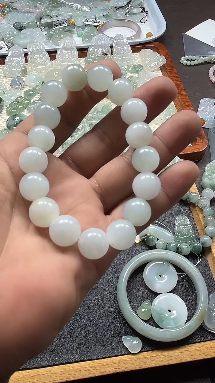 颈饰未镶嵌翡翠杰*?手串