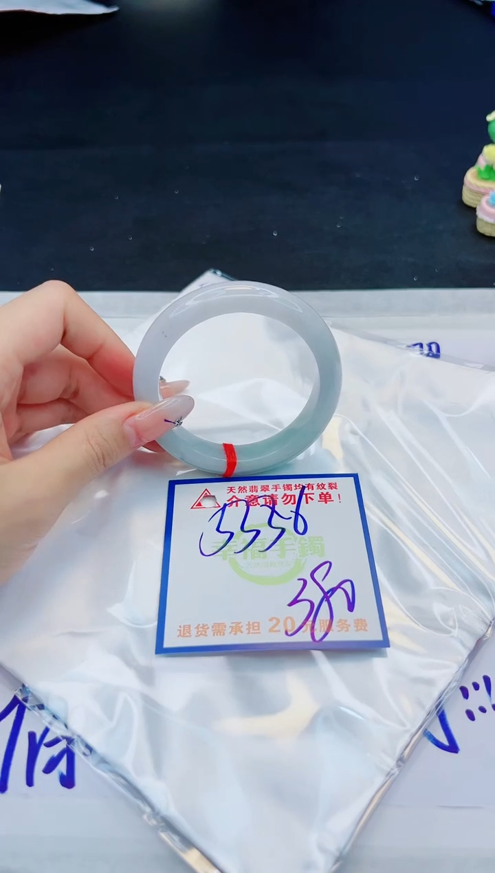 【闪购商品】翡翠手镯未镶嵌，质检证书图片色彩偏黑白